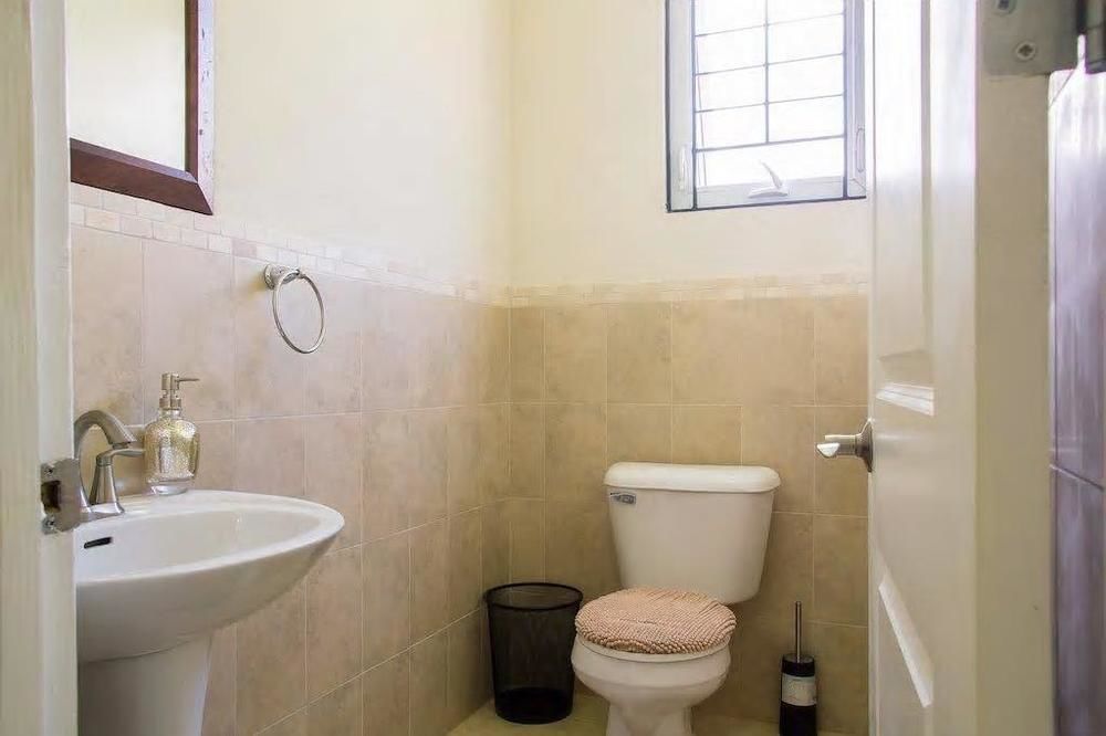New Kingston Guest Apt At Sonoma Estate מראה חיצוני תמונה