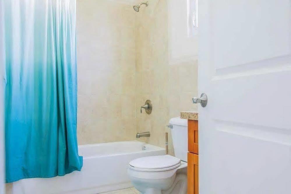 New Kingston Guest Apt At Sonoma Estate מראה חיצוני תמונה