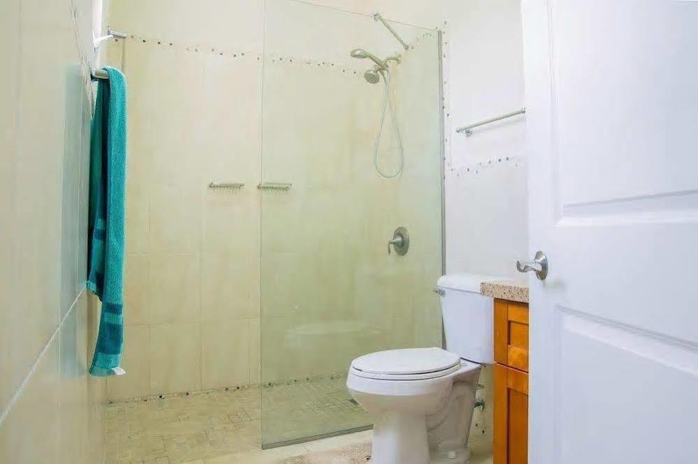 New Kingston Guest Apt At Sonoma Estate מראה חיצוני תמונה